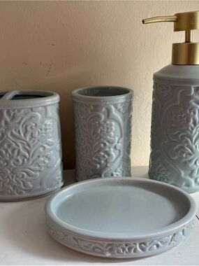 Embossed Ceramic Bathroom Accessory Set - Light Gray